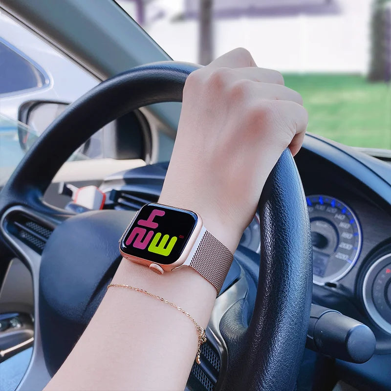 Pulseira Smartwatch em aço com fecho magnético.